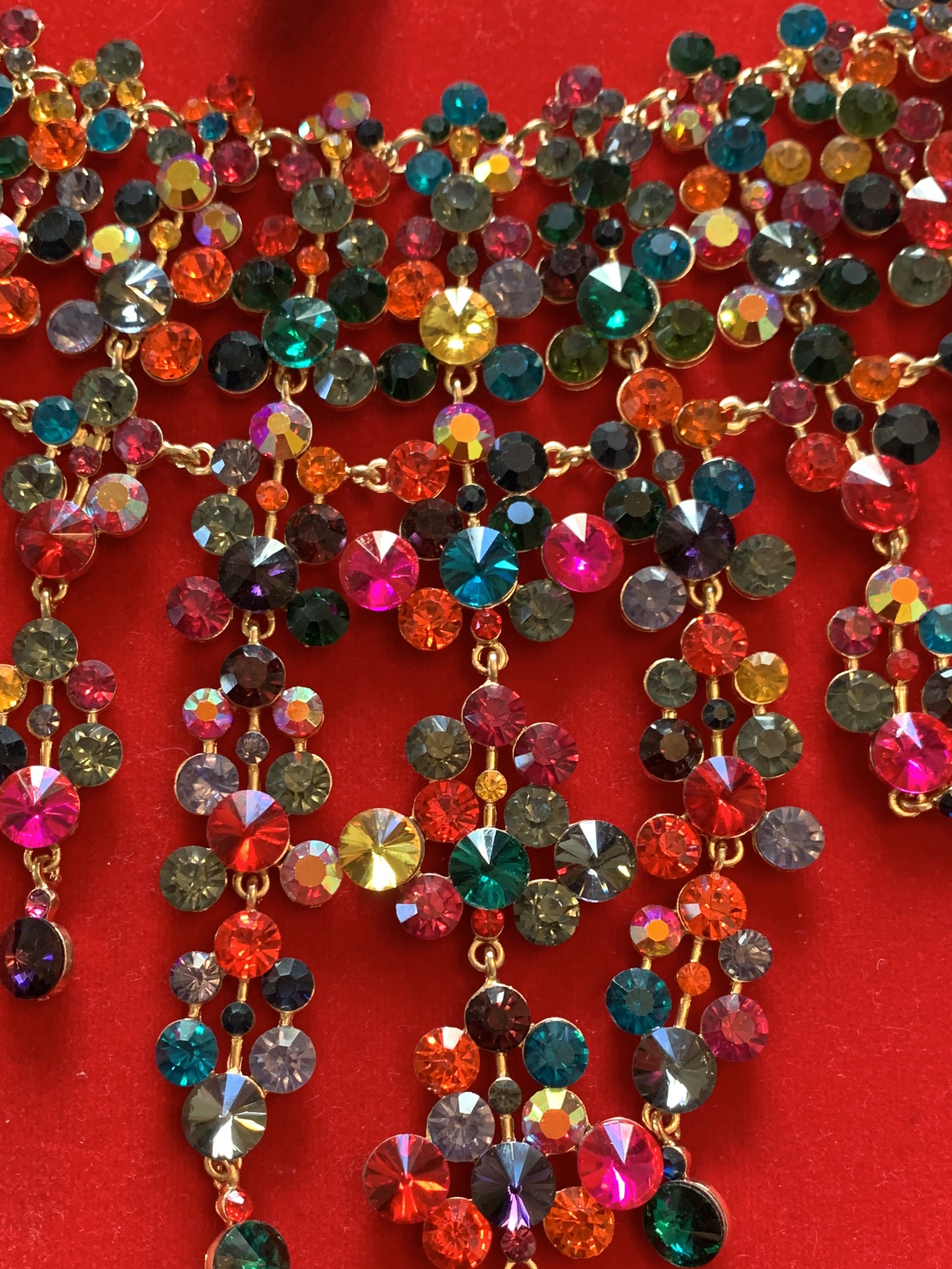 Multicolored stoned necklace set